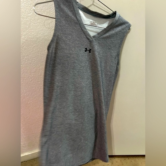 Under Armour Gray Fitted Sleeveless Tank Top - Picture 1 of 3